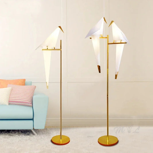 LAMPADAIRE LED OISEAU ORIGAMI & L’ART DE LA LUMIÈRE POÉTIQUE